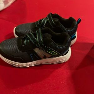 Black and white shoes for boys with light..